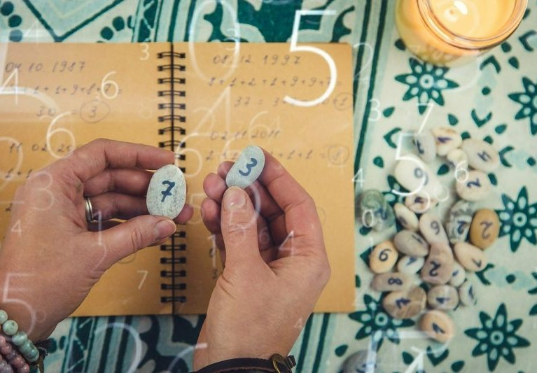 Numerologiczna 4 jest bardzo pracowita. Poznaj znaczenie liczby 4 ...